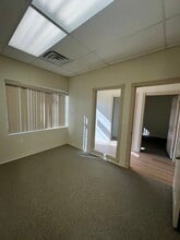 303 SW 18th St, Bentonville, AR for lease Interior Photo- Image 2 of 5