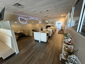 6213-6243 Allisonville Rd, Indianapolis, IN à louer Photo intérieure- Image 2 de 7