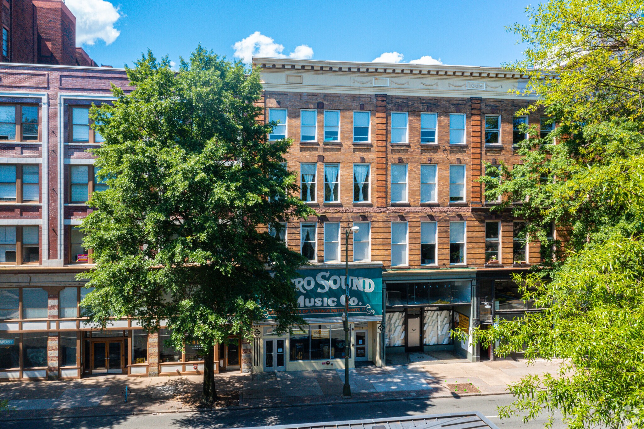 117-119 W Broad St, Richmond, VA for lease Building Photo- Image 1 of 18