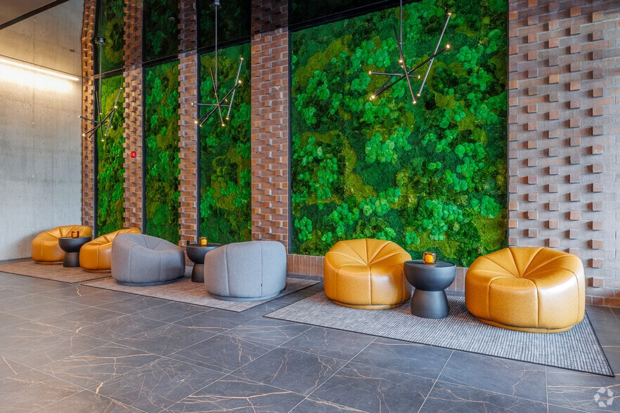 5200 St De La Savane, Montréal, QC à louer - Hall d’entrée - Image 3 de 31