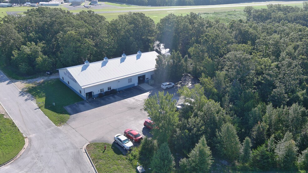 5980 Mayer Ct, Osage Beach, MO à vendre - Photo du bâtiment - Image 3 de 27