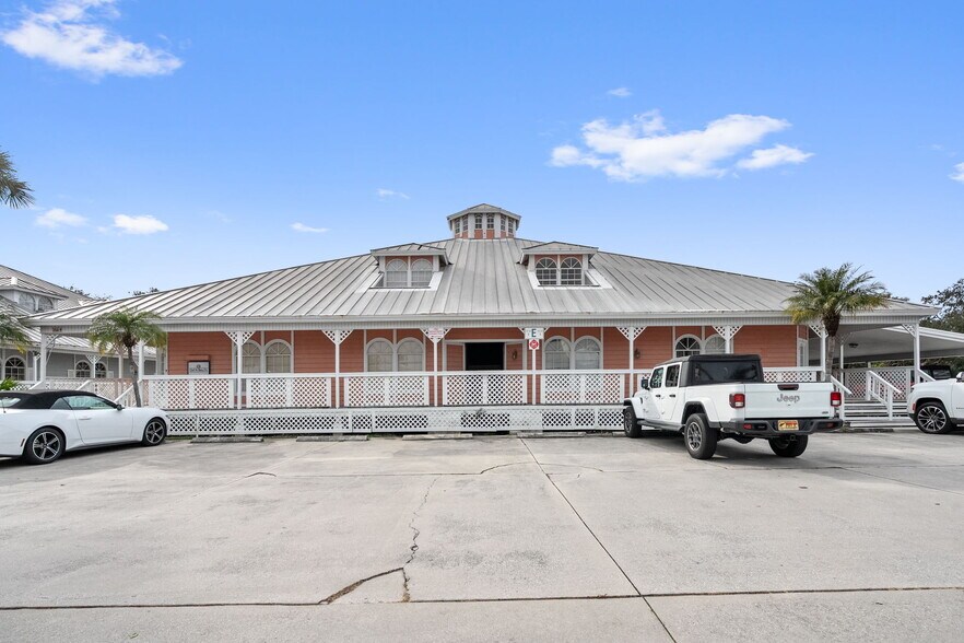1342 Colonial Blvd, Fort Myers, FL à vendre - Photo du bâtiment - Image 1 de 1