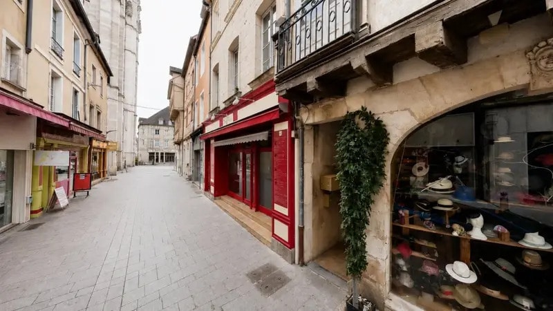 Retail in Chalon-sur-Saône for lease - Building Photo - Image 2 of 2