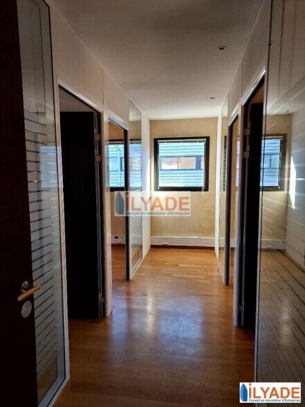 117 Rue Jean Marie Jacquard, Pertuis for lease - Interior Photo - Image 2 of 8