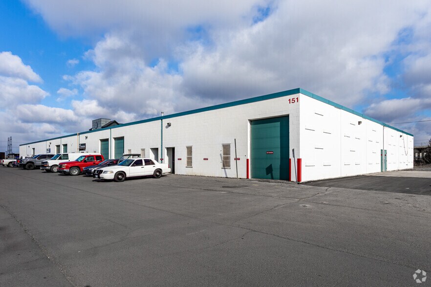 151 Bentley Ave, Nepean, ON for lease - Primary Photo - Image 1 of 2
