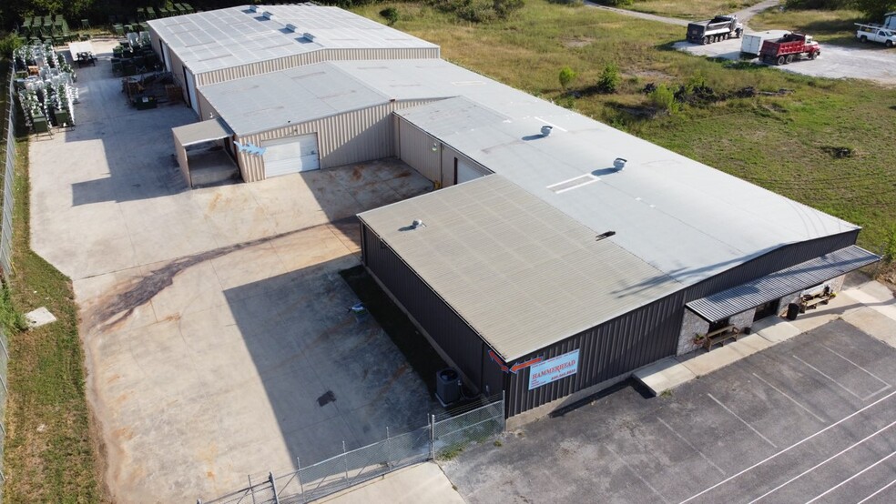124 Industrial Dr, Boerne, TX for lease - Building Photo - Image 1 of 18