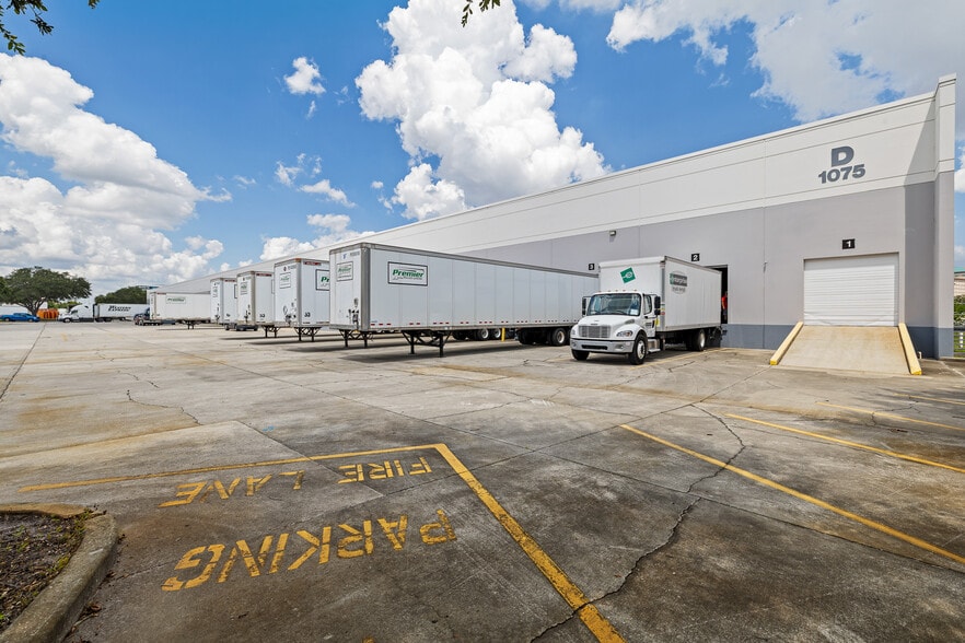1075 Gills Dr, Orlando, FL for lease - Building Photo - Image 2 of 5