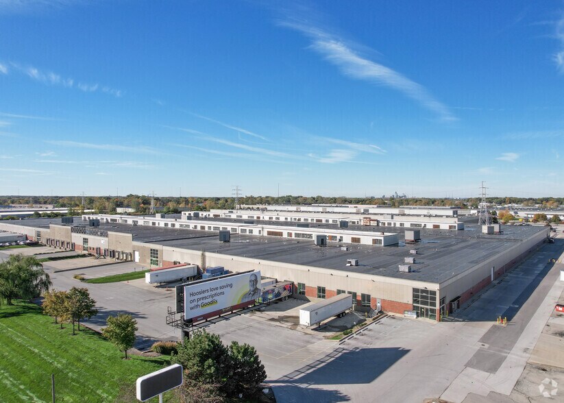 2900 N Shadeland Ave, Indianapolis, IN à louer - Photo du bâtiment - Image 3 de 4