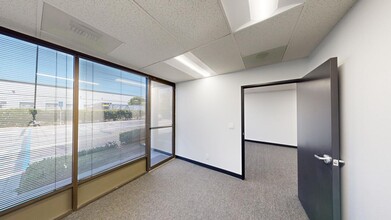 2599 E 28th St, Signal Hill, CA for lease Building Photo- Image 2 of 7