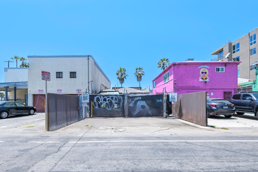 2013 Ocean Front Walk, Venice, CA for lease - Building Photo - Image 2 of 10