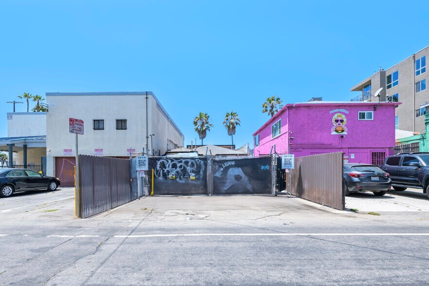 2013 Ocean Front Walk, Venice, CA à louer - Photo du bâtiment - Image 2 de 10