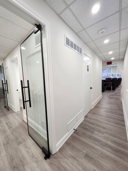 106 Sheppard Ave W, Toronto, ON for lease - Building Photo - Image 2 of 18