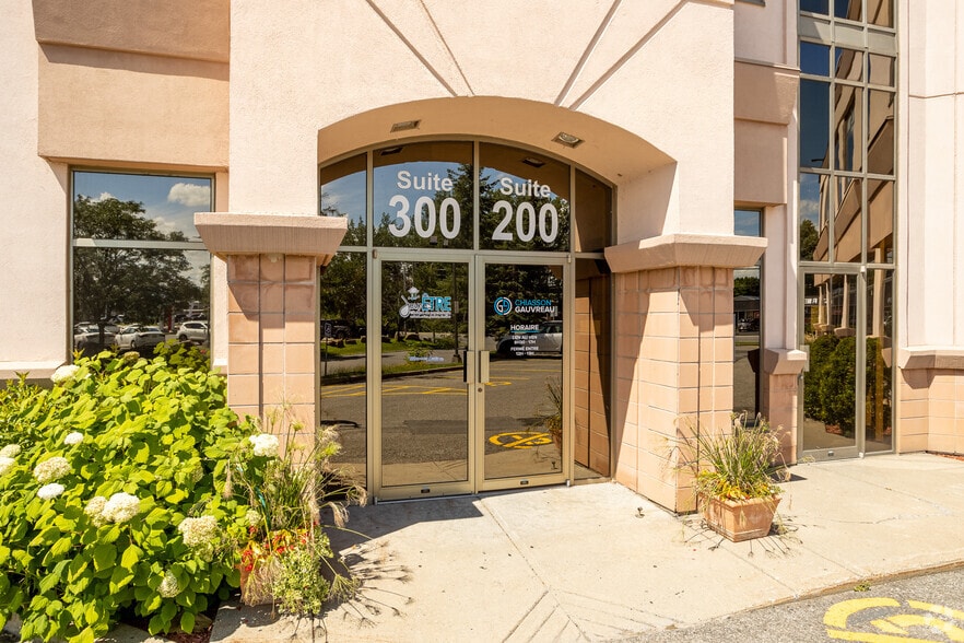 185 Boul Saint-Jean-Baptiste, Châteauguay, QC for lease - Building Photo - Image 2 of 7