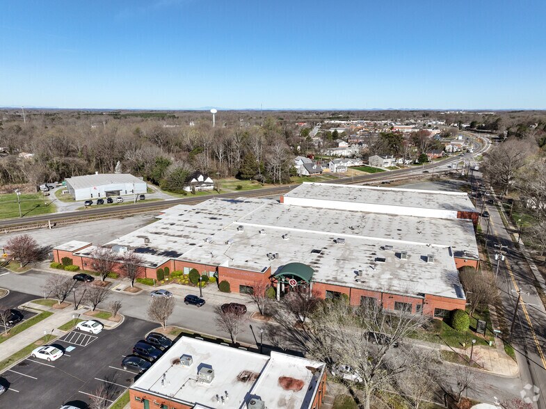 532-533 Patterson Ave, Mooresville, NC à vendre - Photo du bâtiment - Image 2 de 7