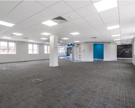 Portsmouth Rd, Esher à louer Photo intérieure- Image 2 de 5