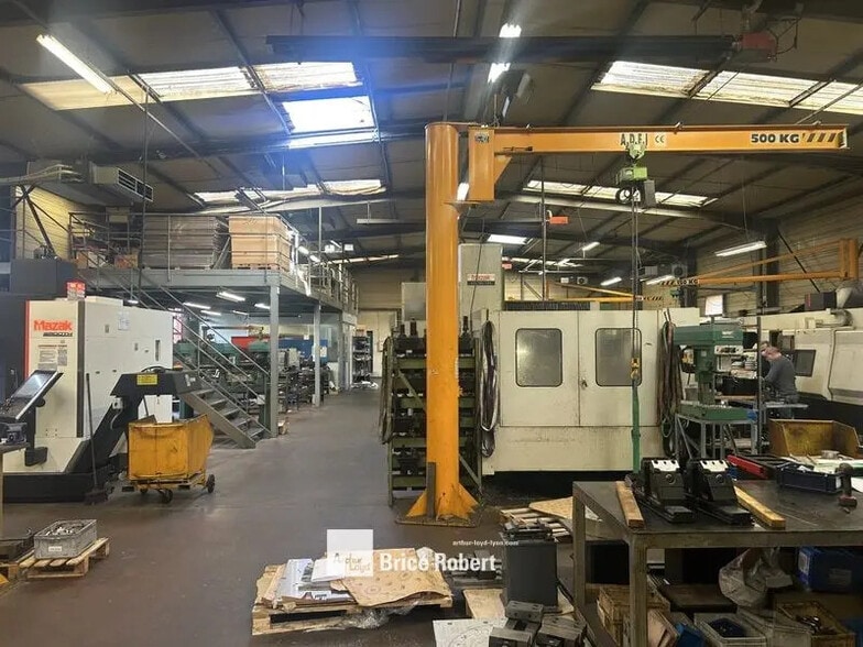 Industrial in Décines-Charpieu for lease - Interior Photo - Image 2 of 12