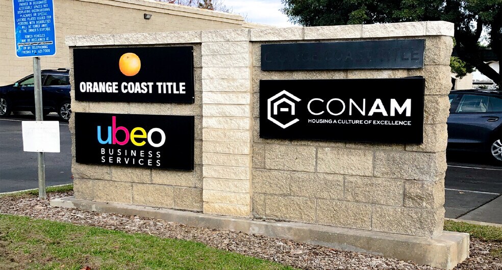 7580 N Ingram Ave, Fresno, CA à louer - Photo du bâtiment - Image 3 de 6