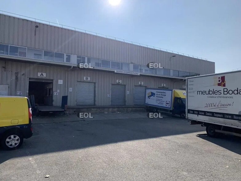 Industrial in Sucy-en-Brie for lease - Building Photo - Image 2 of 7