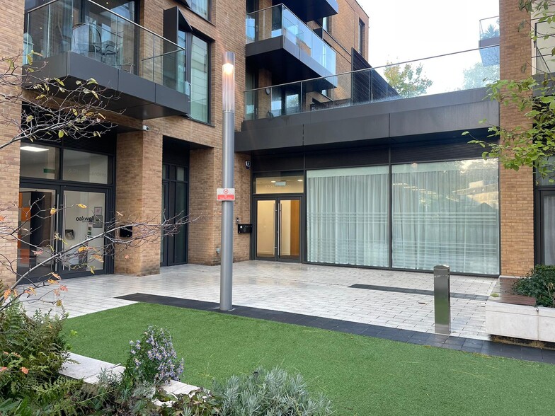 Plaza Gdns, London for lease - Building Photo - Image 1 of 6