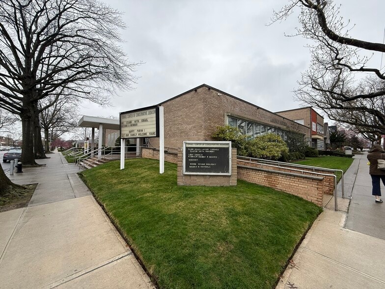 7164 168th St, Fresh Meadows, NY for lease - Building Photo - Image 3 of 6