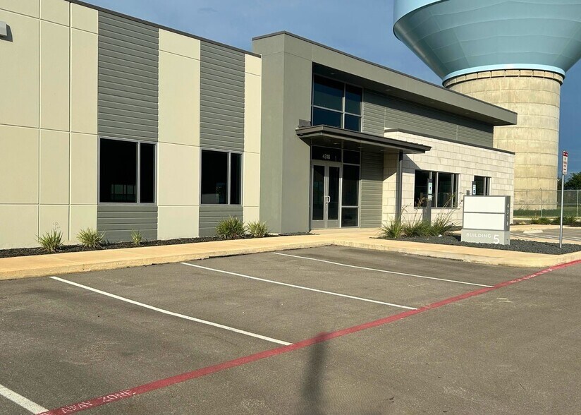 4318 De Zavala Rd, San Antonio, TX à vendre - Photo du bâtiment - Image 2 de 41