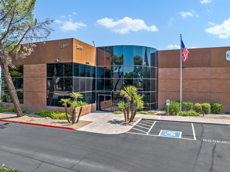 2019 W Quail Ave, Phoenix, AZ à vendre - Photo du bâtiment - Image 2 de 13