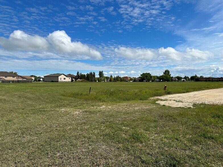 NE Wedgewood Pl, Gimli, MB à vendre - Photo du bâtiment - Image 2 de 4
