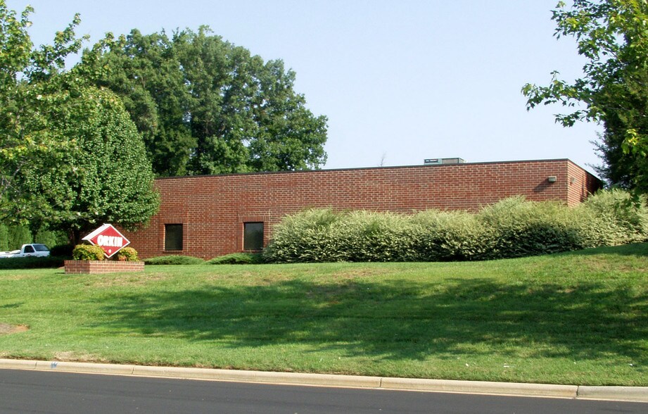 6101 Harris Technology Blvd, Charlotte, NC à vendre - Photo du bâtiment - Image 2 de 5