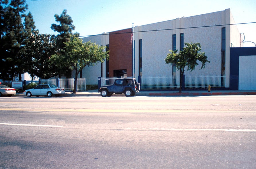 Griffith Business Park portfolio of 9 properties for sale on LoopNet.ca - Primary Photo - Image 3 of 28
