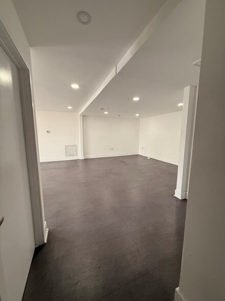 2290-2336 W 77th St, Hialeah, FL for lease - Interior Photo - Image 2 of 11