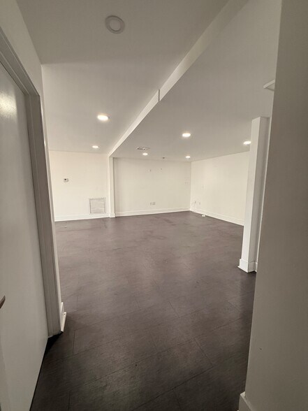 2290-2336 W 77th St, Hialeah, FL à louer - Photo intérieure - Image 2 de 11