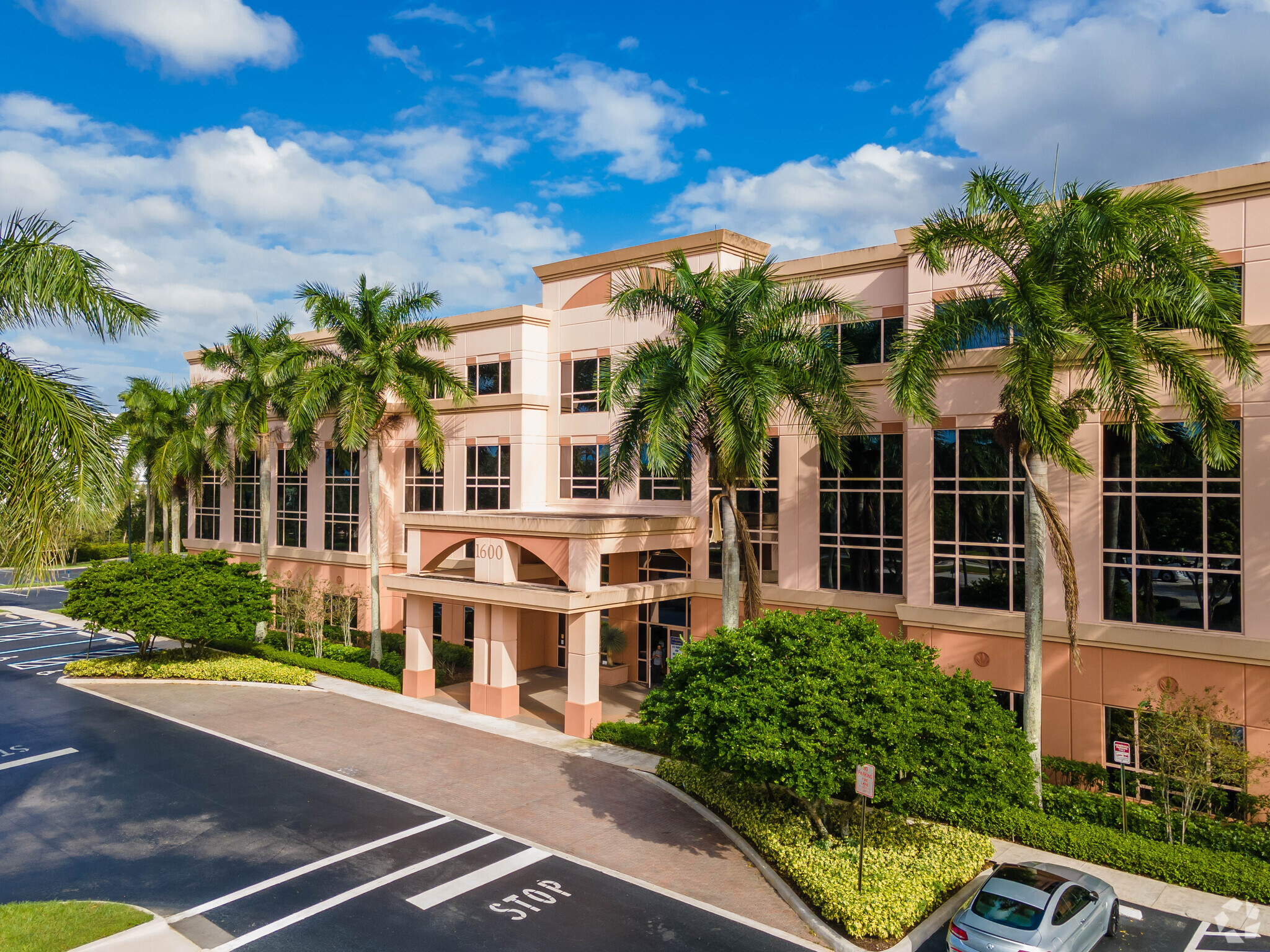 1600 Sawgrass Corporate Pky, Sunrise, FL for lease Primary Photo- Image 1 of 6