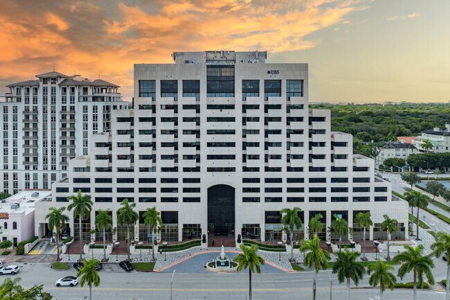 Plus de détails pour 550 Biltmore Way, Coral Gables, FL - Bureau à louer