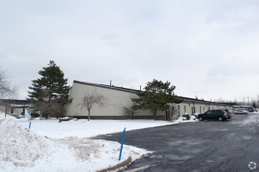 90 Earhart Dr, Amherst, NY à louer - Photo du bâtiment - Image 3 de 6