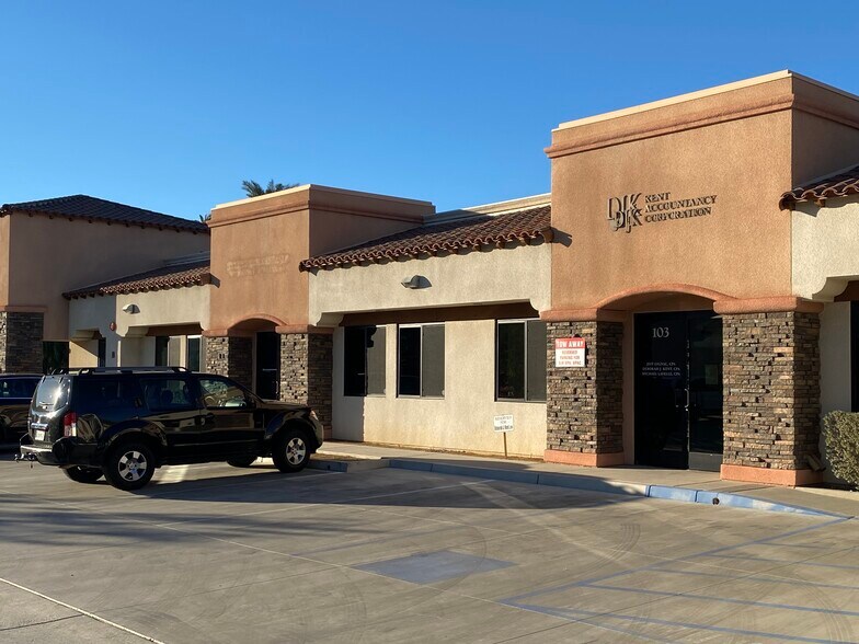 44550 Village Ct, Palm Desert, CA à louer - Photo du bâtiment - Image 1 de 18