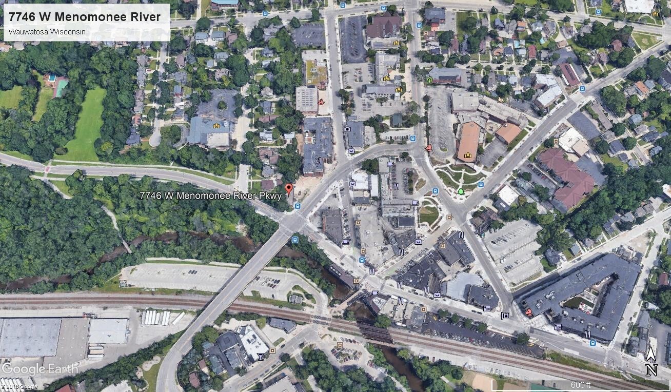 7746 W Menomonee River Pkwy, Wauwatosa, WI à vendre Photo du bâtiment- Image 1 de 1