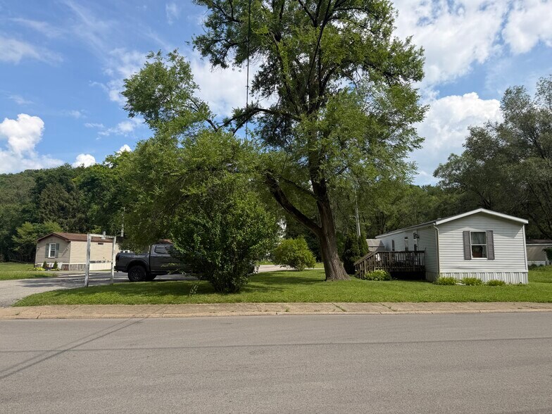 1 Denman Trailer Ct, New Brighton, PA à vendre - Photo du bâtiment - Image 2 de 2