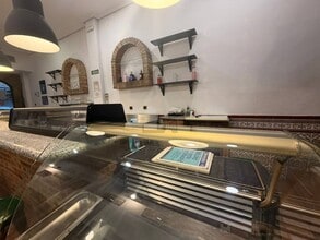 Retail in Madrid, Madrid for lease Interior Photo- Image 2 of 5