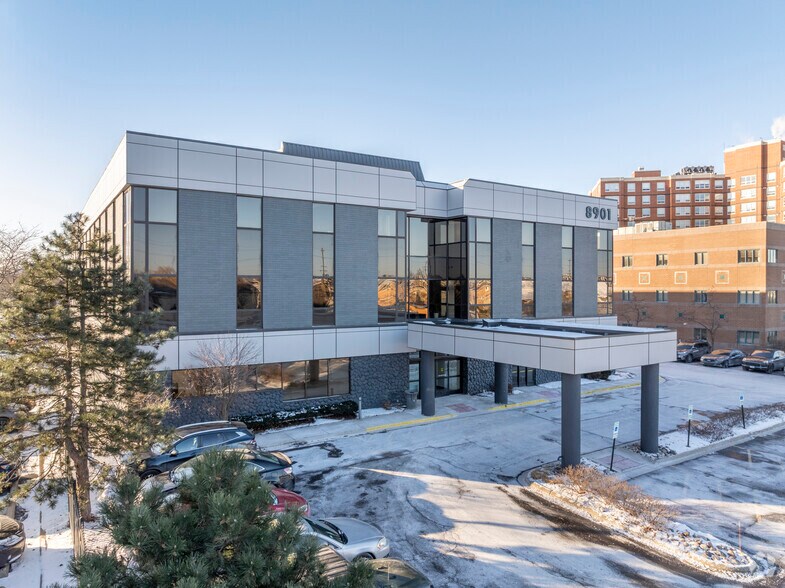 8901 Golf Rd, Des Plaines, IL à louer - Photo du bâtiment - Image 2 de 12