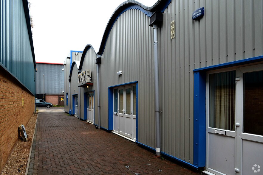 11 Second Ave, Milton Keynes à louer - Photo principale - Image 1 de 3