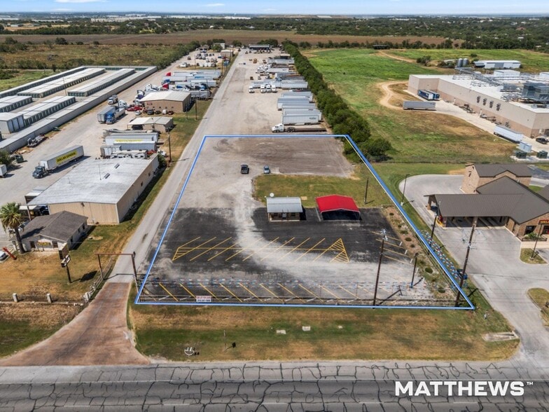 6835 US Highway 87 E, San Antonio, TX for lease - Building Photo - Image 2 of 3