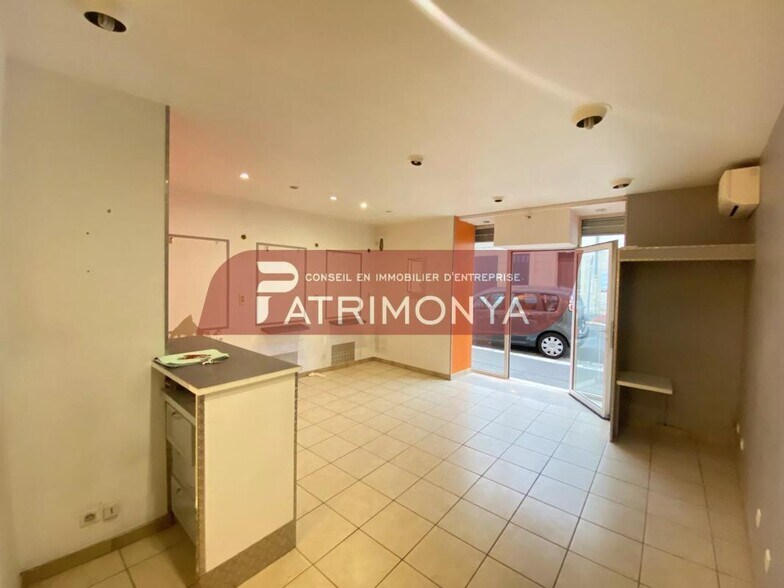 Retail in Marseille 5eme for lease - Interior Photo - Image 3 of 4