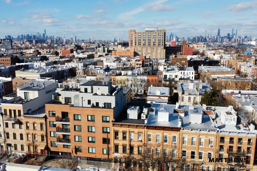 393 Bleecker St, Brooklyn, NY for sale - Building Photo - Image 3 of 6