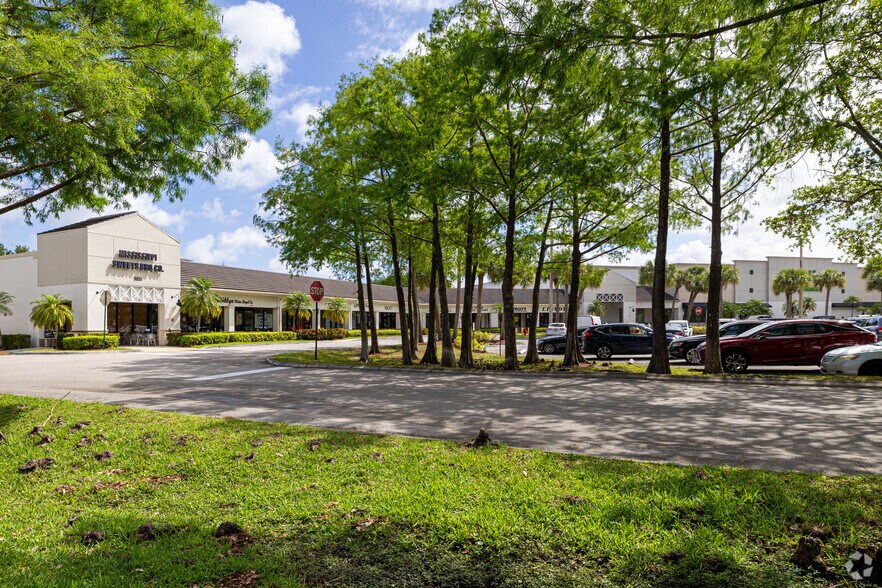 9835-9859 Lake Worth Rd, Lake Worth, FL for lease - Building Photo - Image 1 of 4