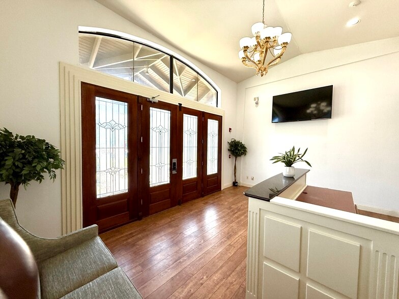 5101 E University Dr, Denton, TX for lease - Lobby - Image 2 of 10