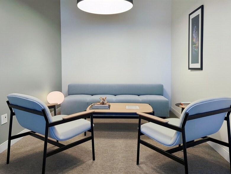 9850 King George Blvd, Surrey, BC for lease - Interior Photo - Image 2 of 12