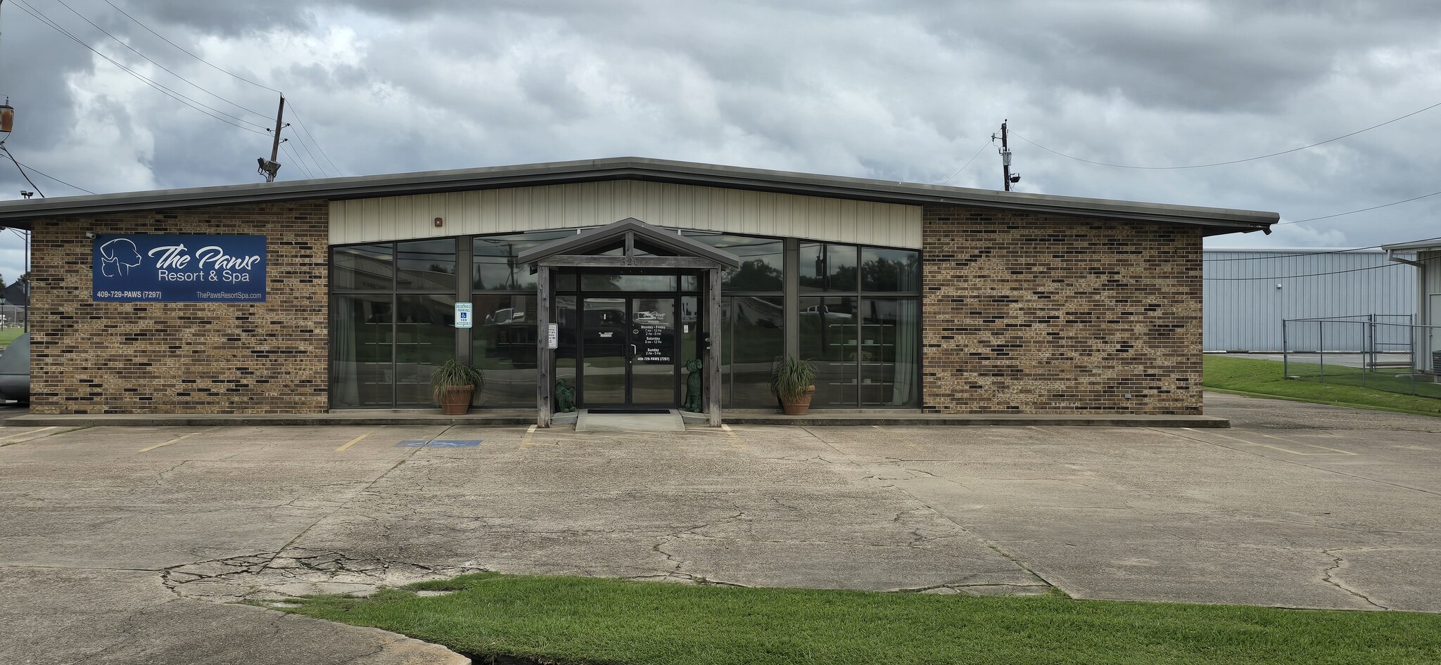 320 Twin City Hwy, Port Neches, TX for sale Primary Photo- Image 1 of 5