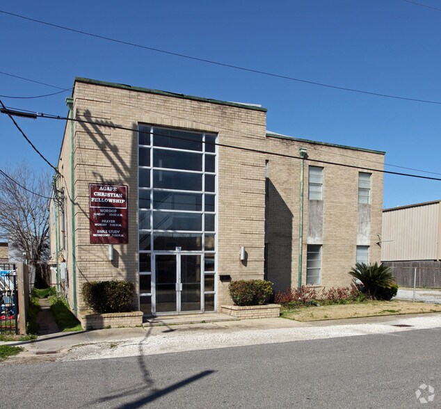 118 Giuffrias Ave, Metairie, LA for lease - Primary Photo - Image 1 of 21