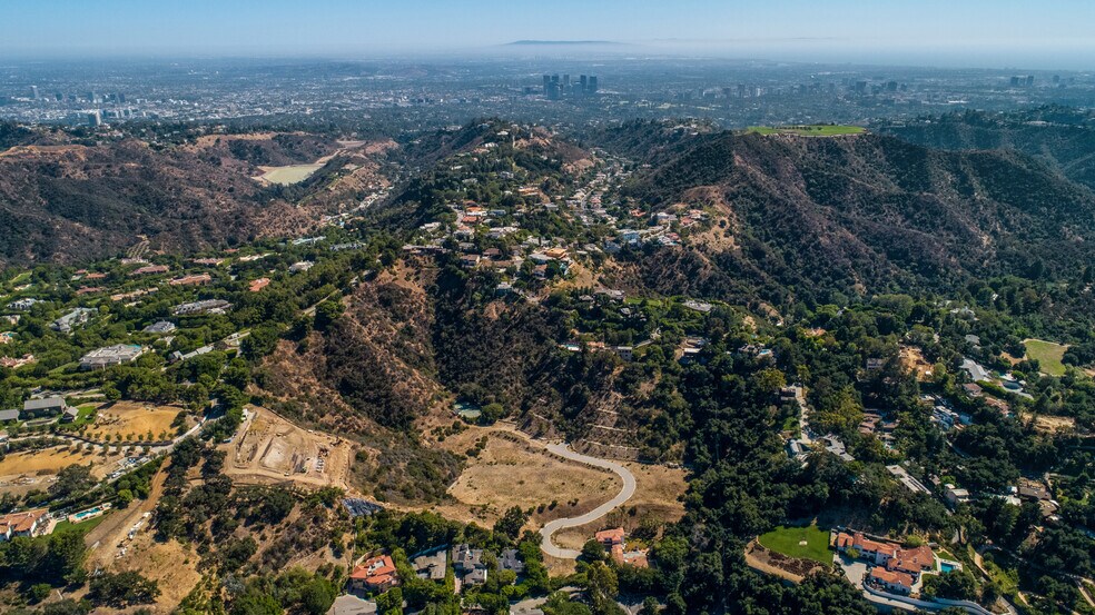 9696 Antelope Rd, Beverly Hills, CA à louer - Photo du bâtiment - Image 3 de 20