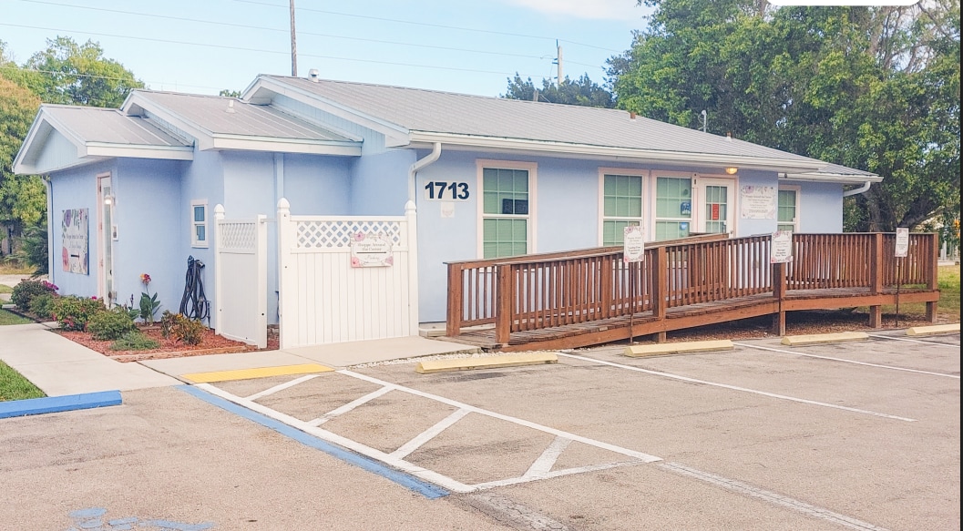 1713 Hough St, Fort Myers, FL for lease Primary Photo- Image 1 of 7